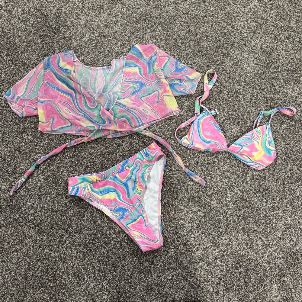 Never Worn New Without Tags 3 Piece Patterned Set.